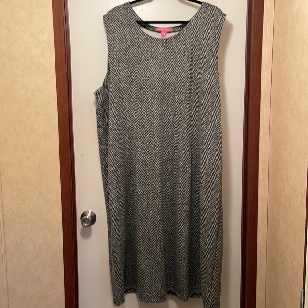 Woman within  sleeveless sheath dress